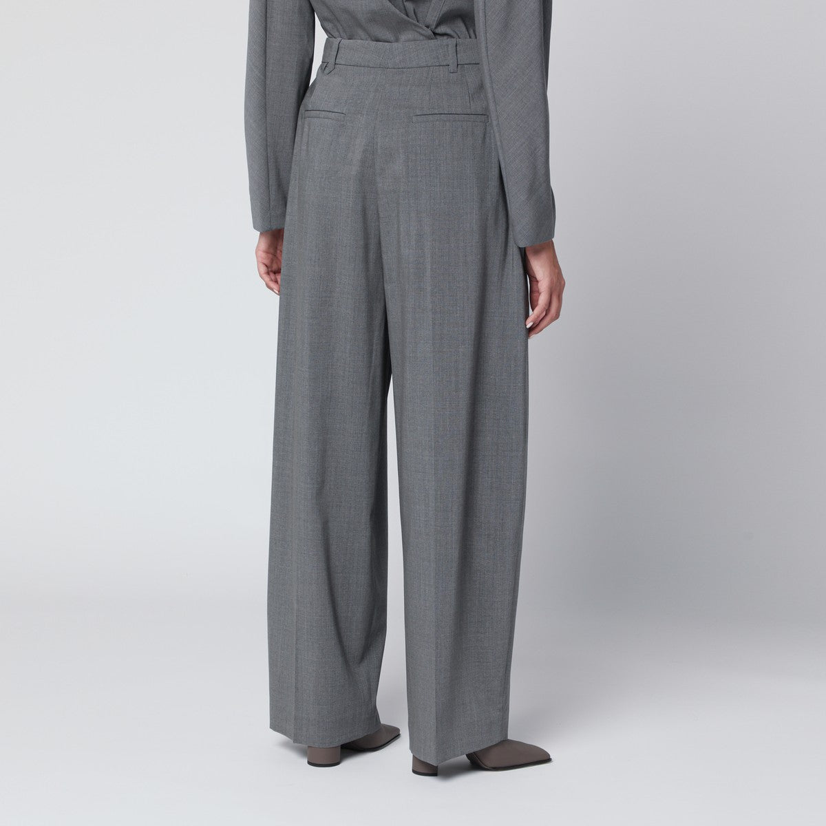 JACQUEMUS Grey pleated wool trousers
