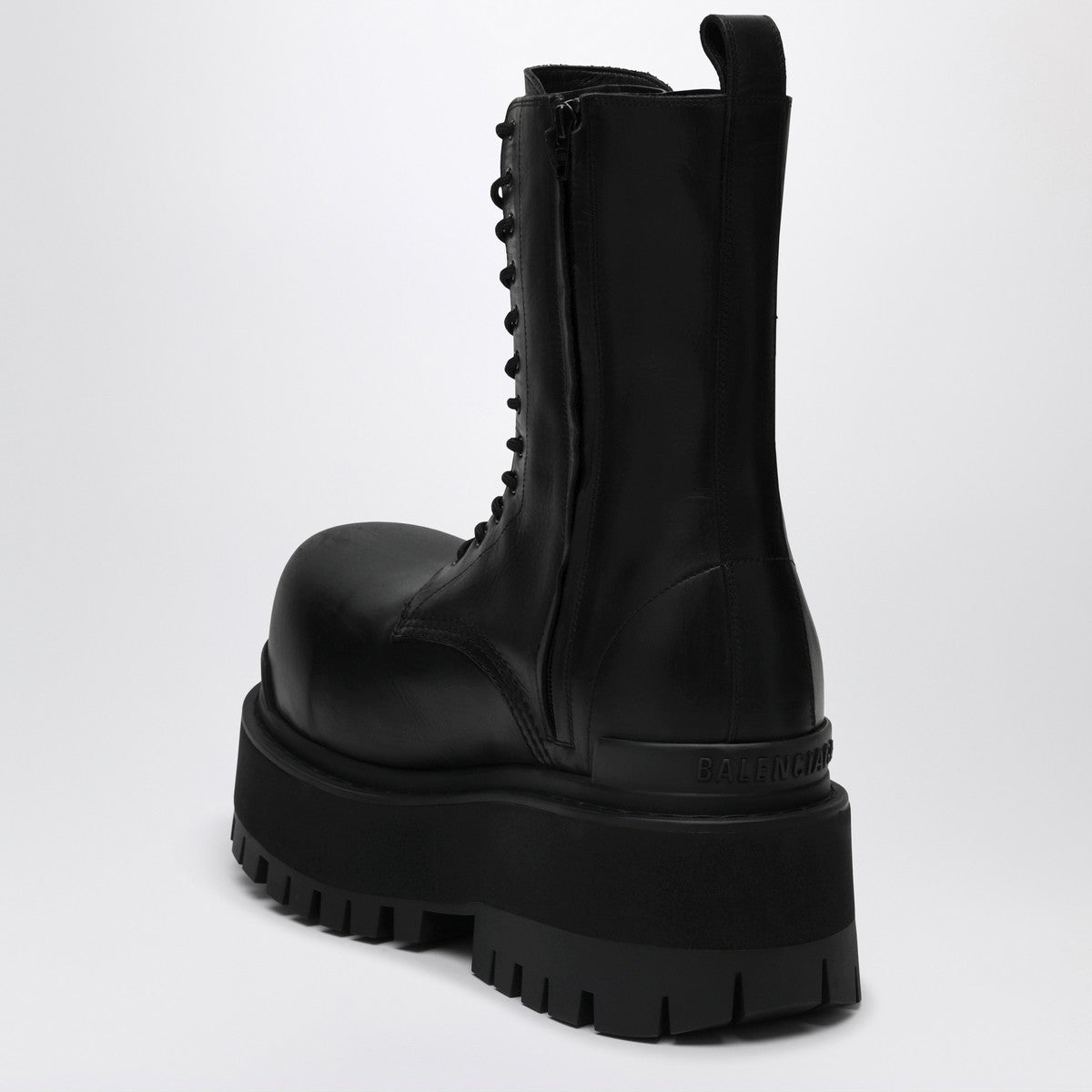 Balenciaga Giant platform boot in black