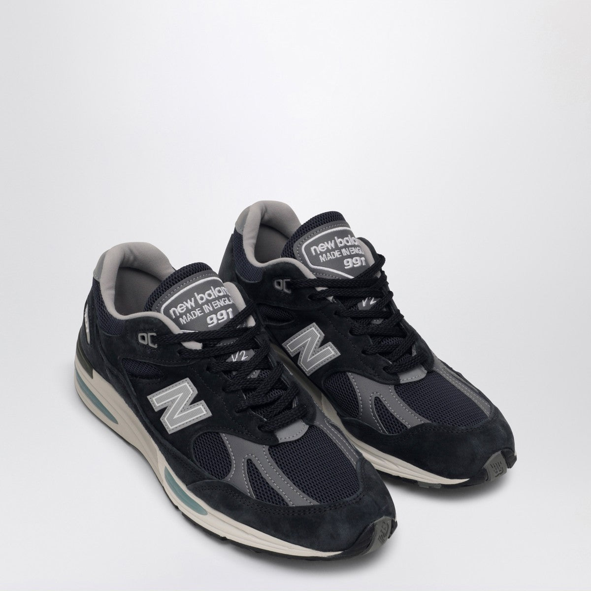 New Balance Made in UK 991v2 Sneakers in Navy Blue